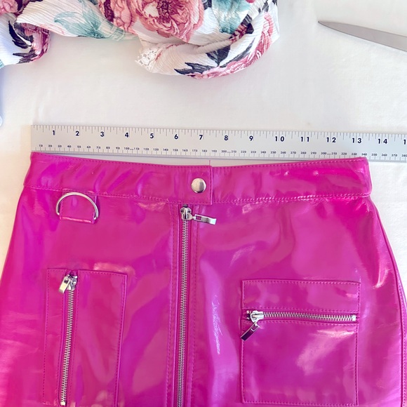 Bubble Gum Pink Vinyl Zipper Mini Skirt Size Small - Picture 7 of 8
